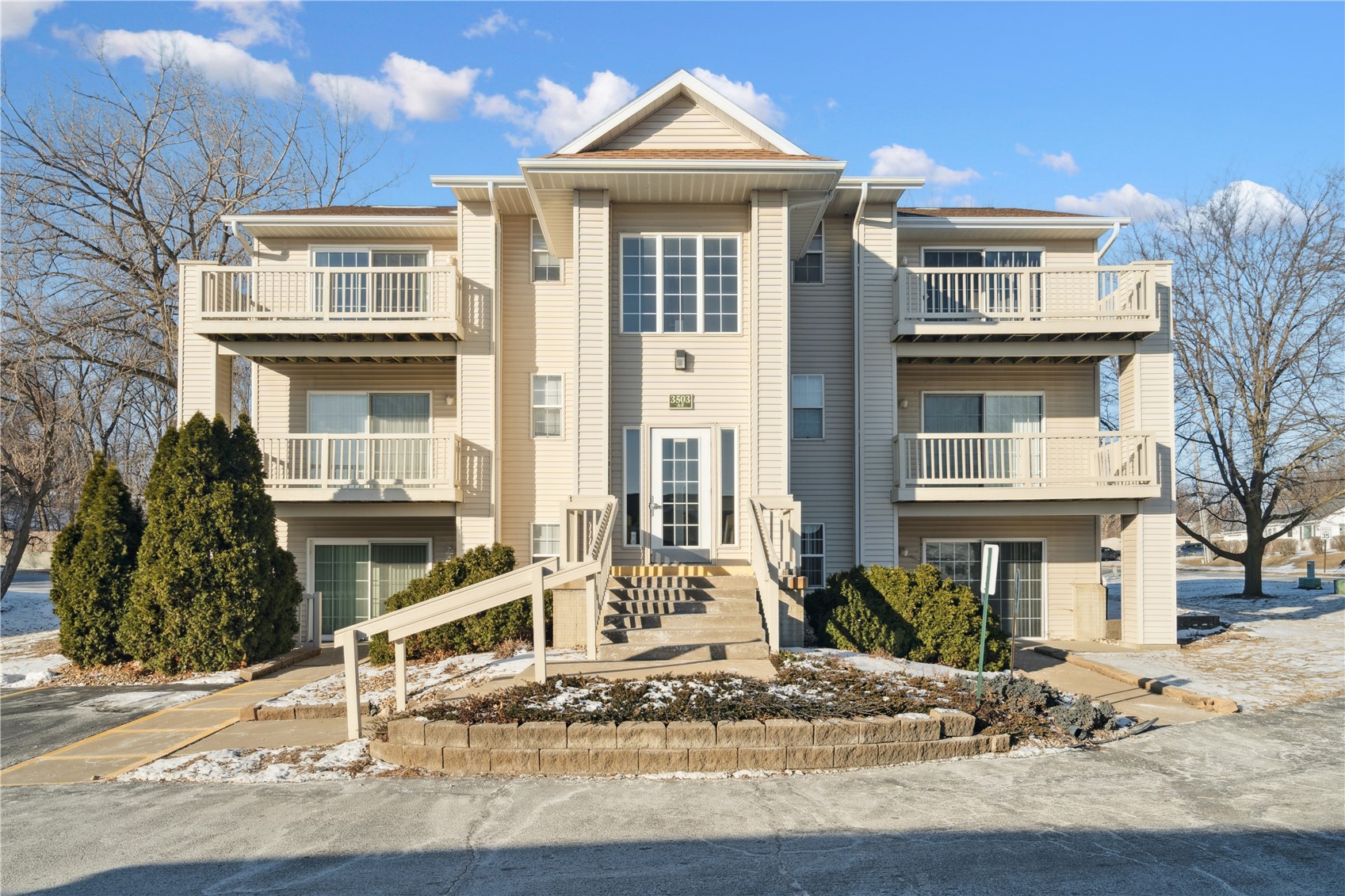 Cedar Rapids IA, 3503 E Avenue NW #A