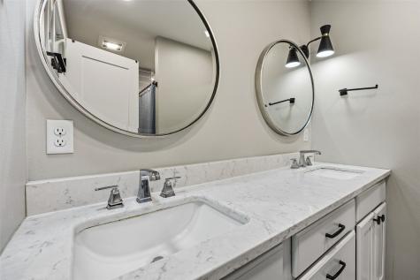 1041 Dubs Drive Iowa City IA 52246