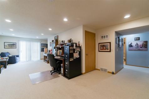 720 Hillview Drive Fairfax IA 52228