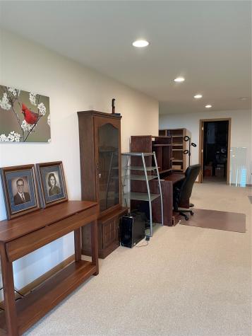 720 Hillview Drive Fairfax IA 52228