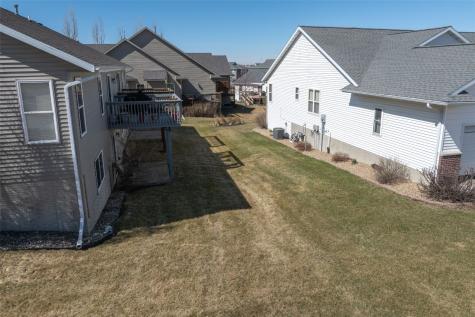 720 Hillview Drive Fairfax IA 52228