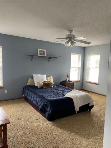 720 Hillview Drive Fairfax IA 52228