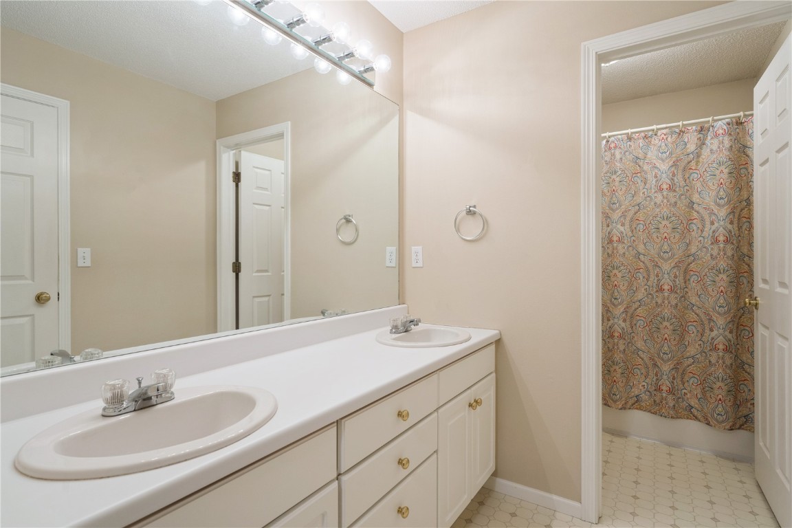 3808 Water Point Court SW Cedar Rapids IA 52404