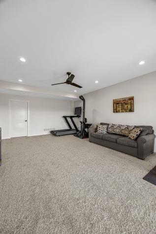 2886 Crimson Lane Coralville IA 52241