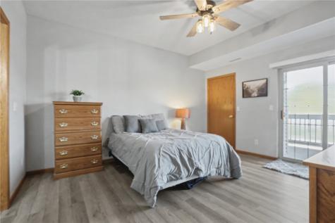 250 Cimarron Drive Hiawatha IA 52233