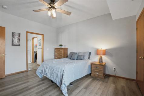 250 Cimarron Drive Hiawatha IA 52233