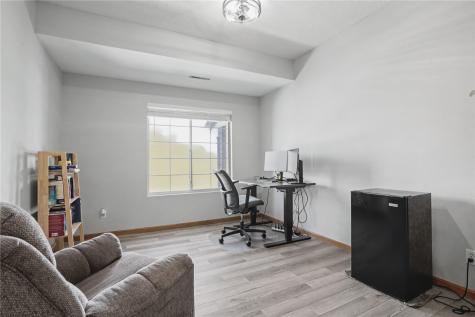 250 Cimarron Drive Hiawatha IA 52233