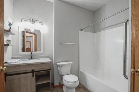 250 Cimarron Drive Hiawatha IA 52233