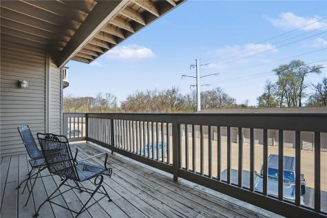 250 Cimarron Drive Hiawatha IA 52233