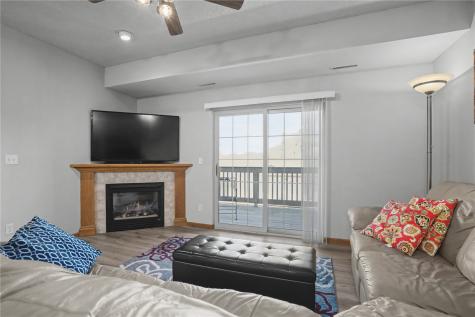 250 Cimarron Drive Hiawatha IA 52233