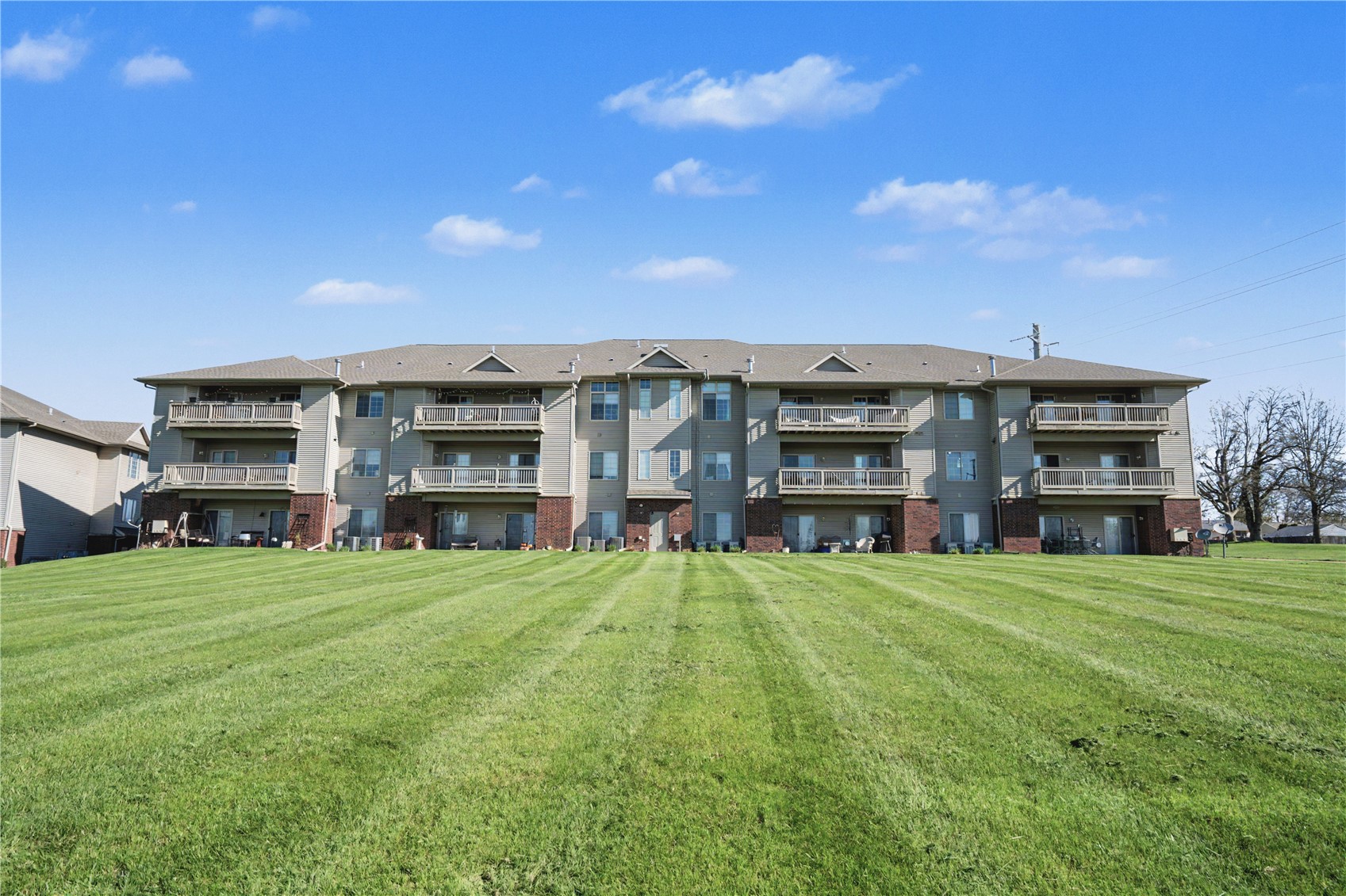 250 Cimarron Drive Hiawatha IA 52233
