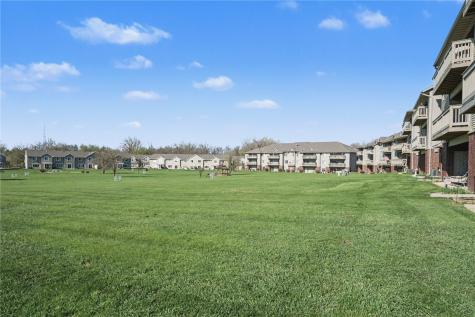 250 Cimarron Drive Hiawatha IA 52233