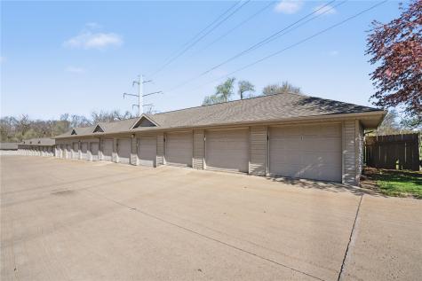 250 Cimarron Drive Hiawatha IA 52233