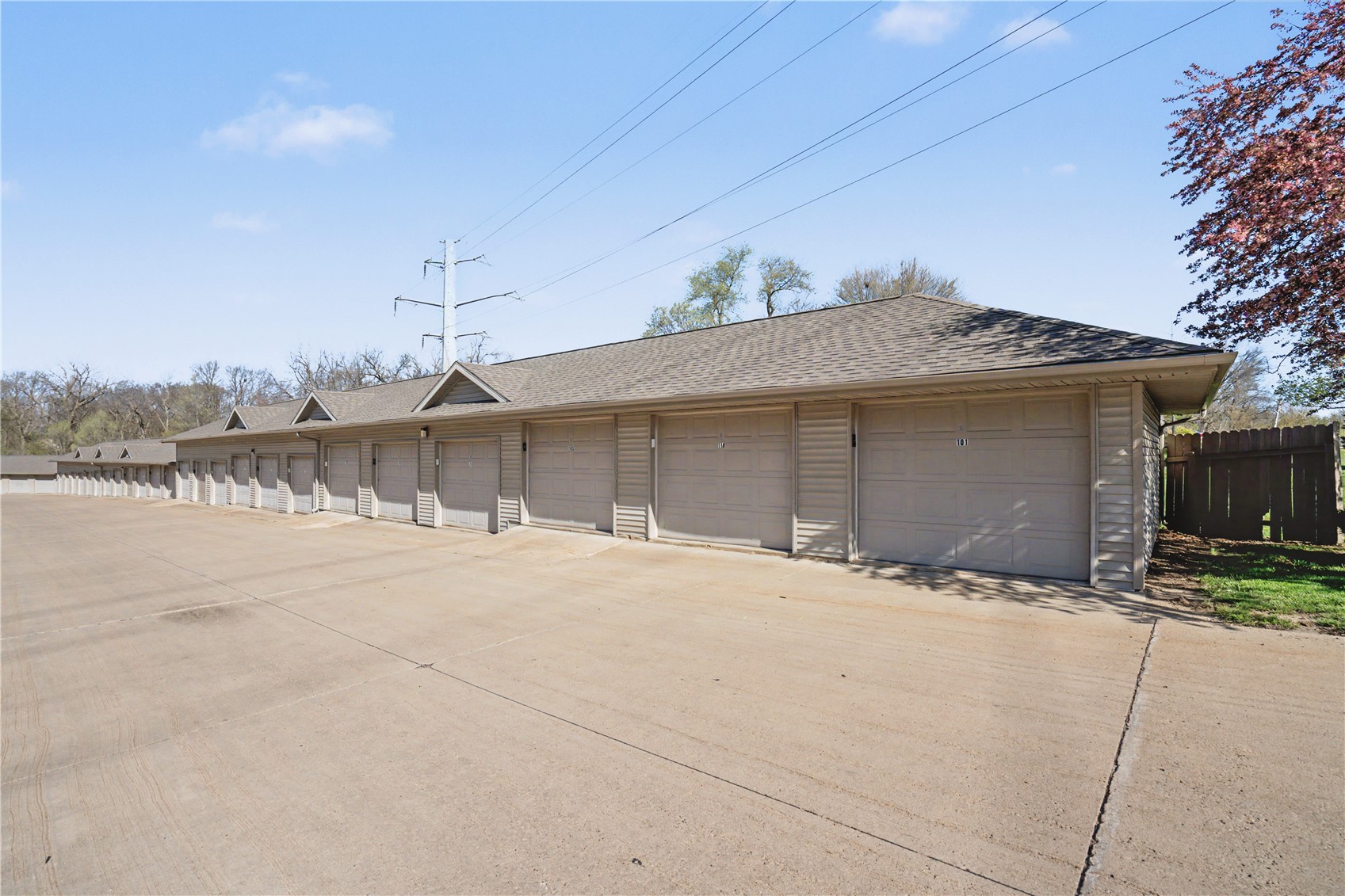 250 Cimarron Drive Hiawatha IA 52233