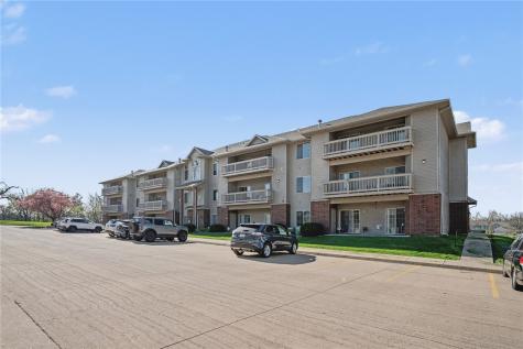 250 Cimarron Drive Hiawatha IA 52233