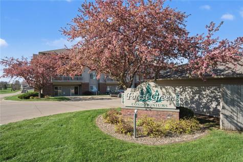 250 Cimarron Drive Hiawatha IA 52233
