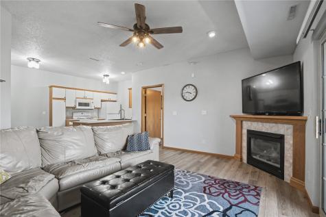 250 Cimarron Drive Hiawatha IA 52233