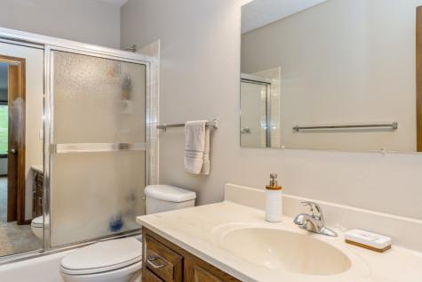 1714 Pikes Peak Court NE Cedar Rapids IA 52402