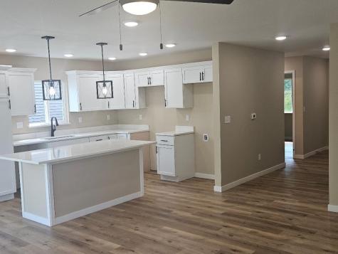 1411 13th Street Belle Plaine IA 52208