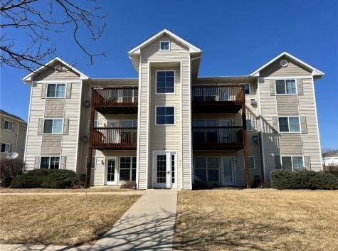 6615 Creekside Drive NE Cedar Rapids IA 52402