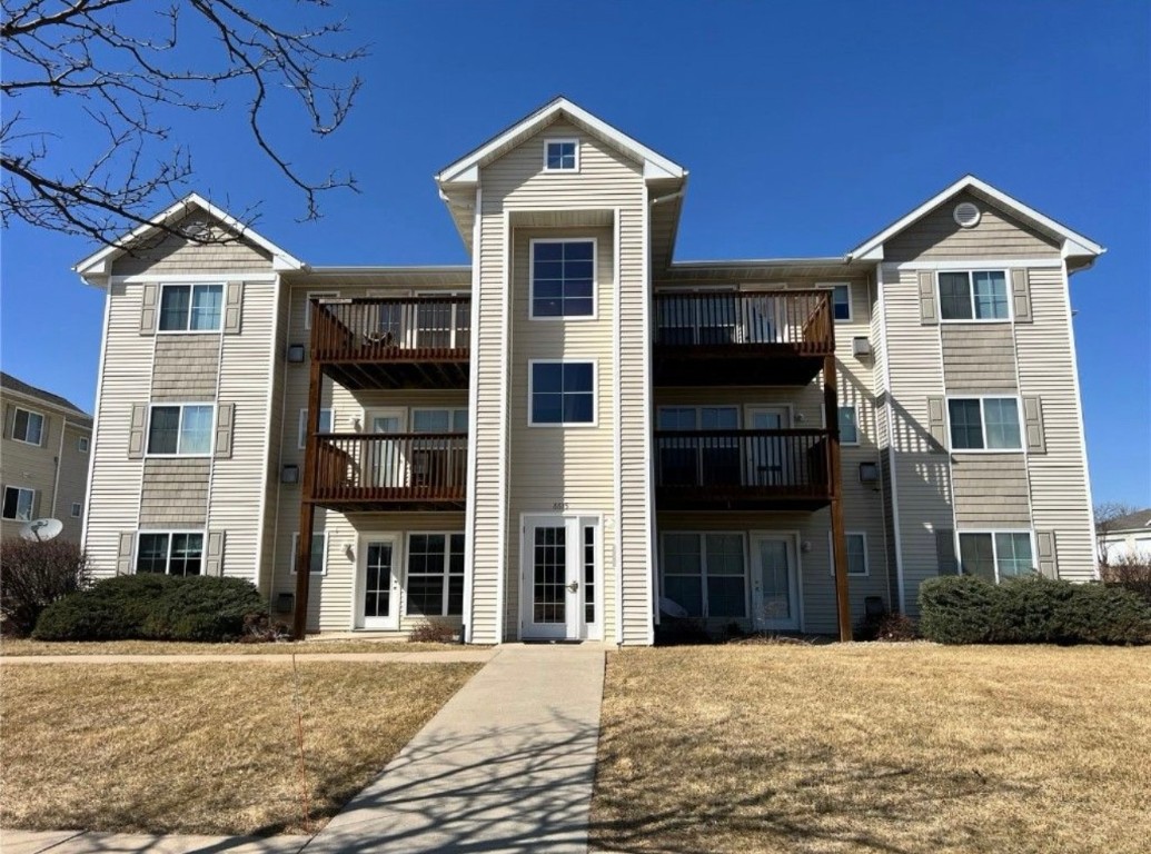 6615 Creekside Drive NE Cedar Rapids IA 52402