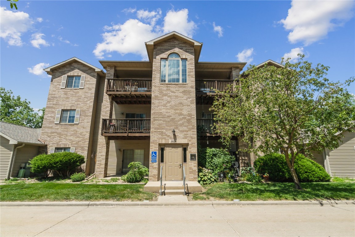 Cedar Rapids IA, 3028 Center Point Road NE, Unit 201