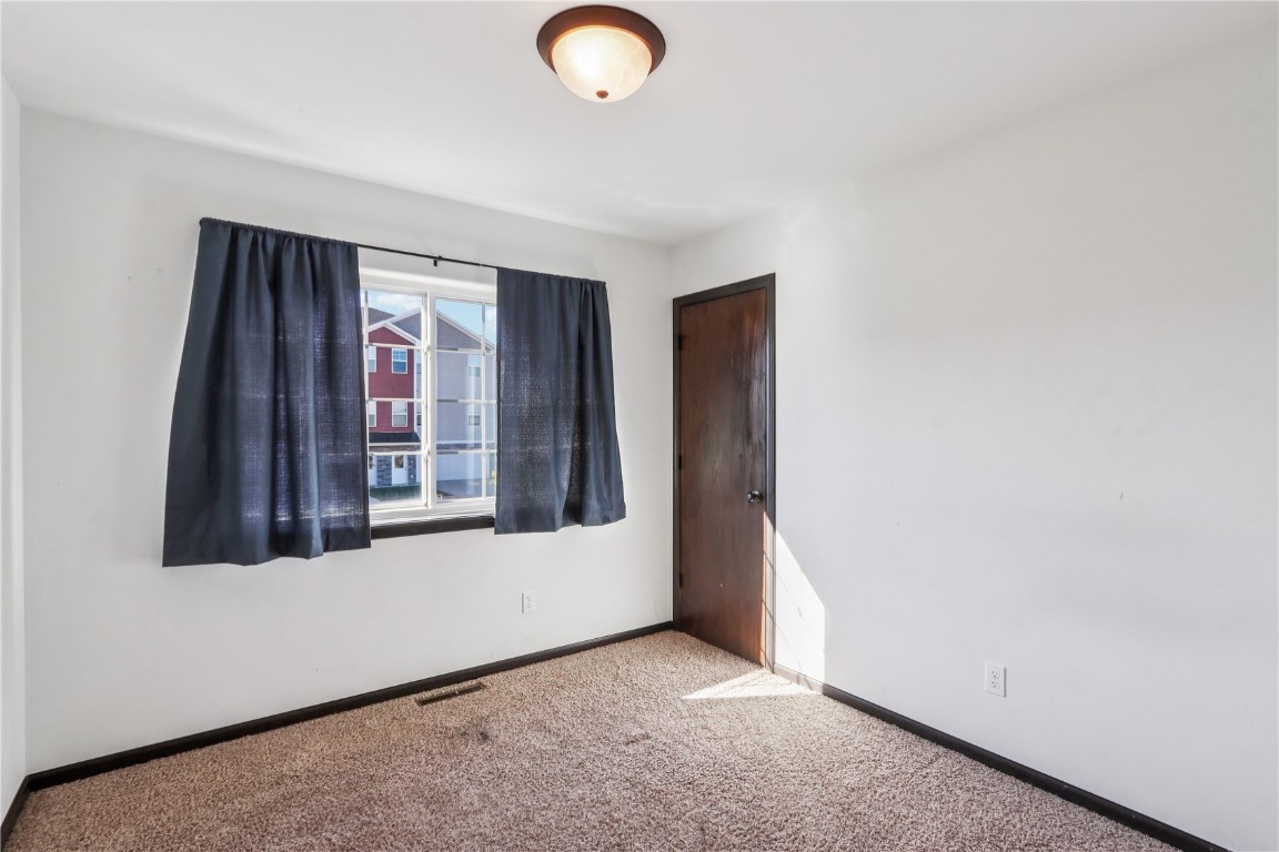 137 Woodstone Lane SW Cedar Rapids IA 52404