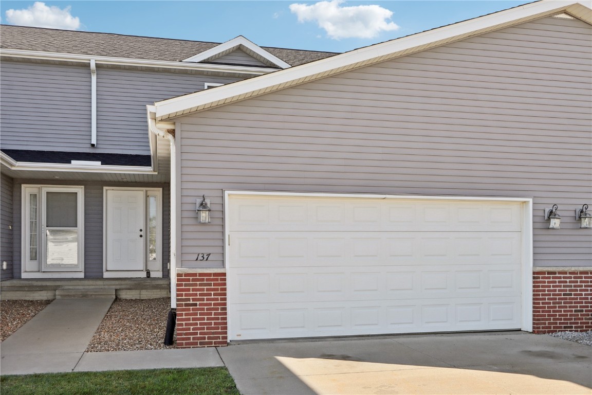 137 Woodstone Lane SW Cedar Rapids IA 52404