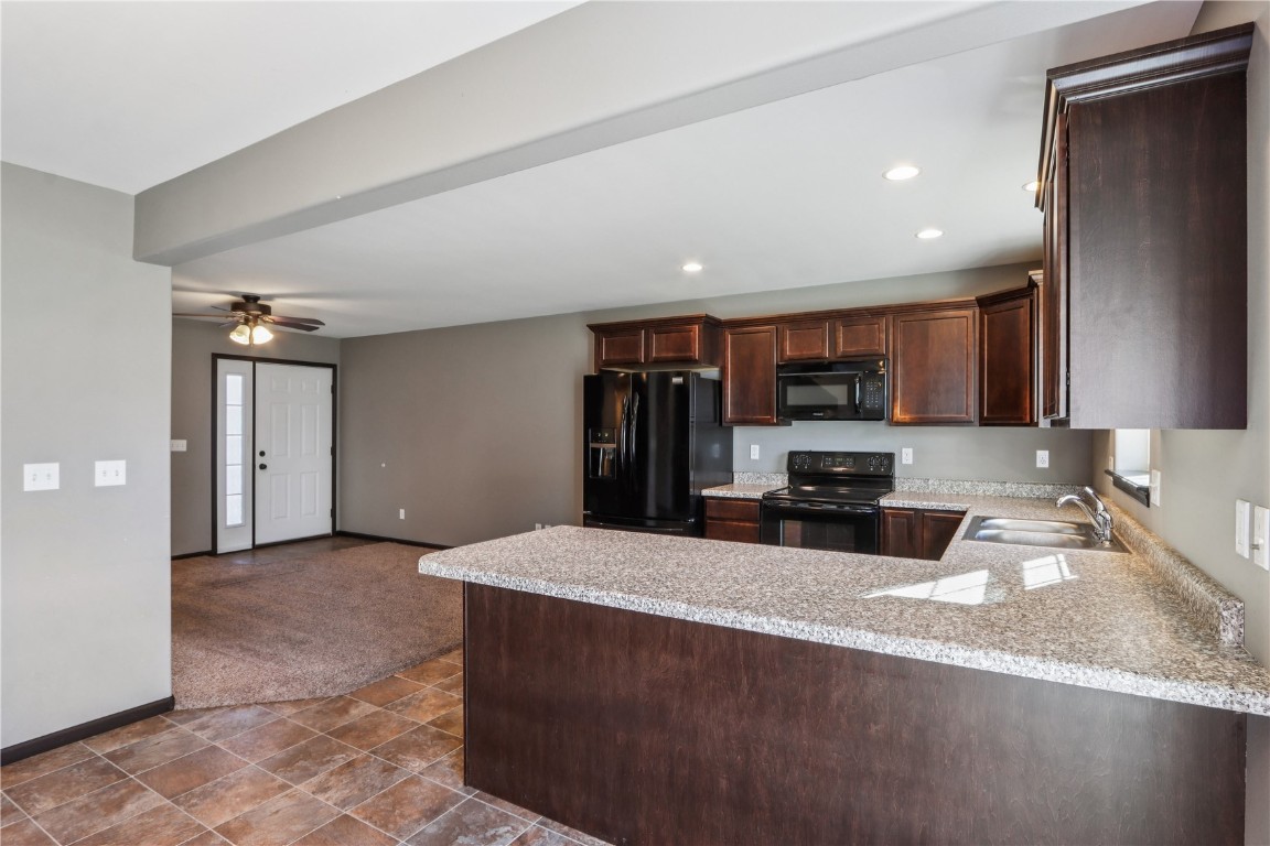 137 Woodstone Lane SW Cedar Rapids IA 52404