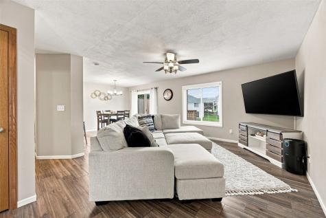 3542 Stoneview Circle Cedar Rapids IA 52404