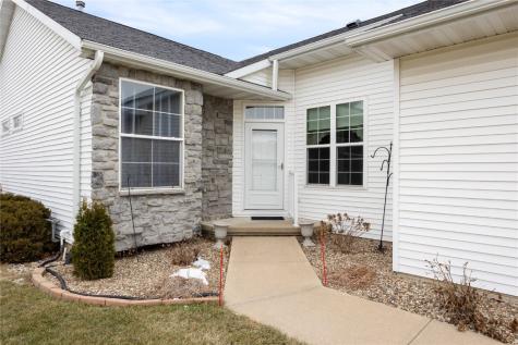 1616 Greens Way Court NE Cedar Rapids IA 52402