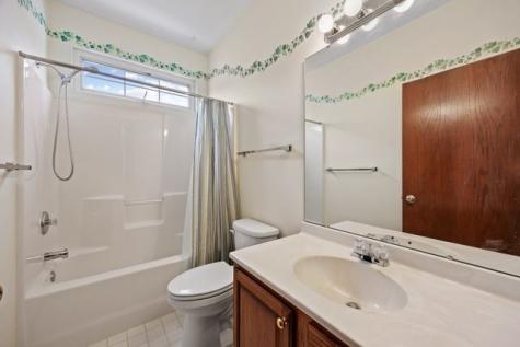 1616 Greens Way Court NE Cedar Rapids IA 52402