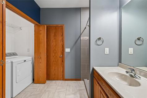 3824 Lakeview Drive SW Cedar Rapids IA 52404