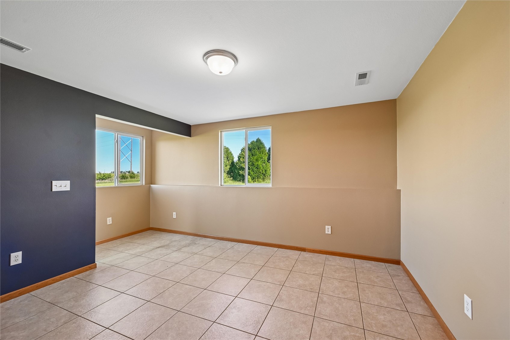 3824 Lakeview Drive SW Cedar Rapids IA 52404