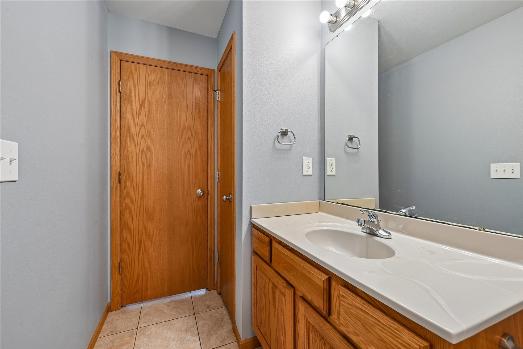 3824 Lakeview Drive SW Cedar Rapids IA 52404
