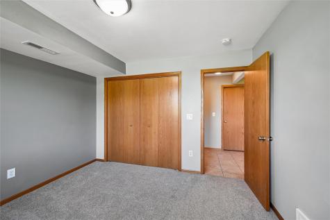 3824 Lakeview Drive SW Cedar Rapids IA 52404