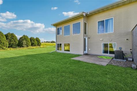 3824 Lakeview Drive SW Cedar Rapids IA 52404