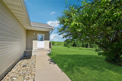 3824 Lakeview Drive SW Cedar Rapids IA 52404