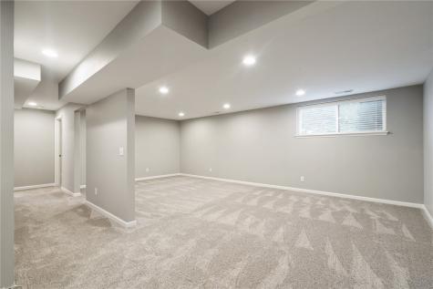 519 Stone Hedge Drive NW Cedar Rapids IA 52405