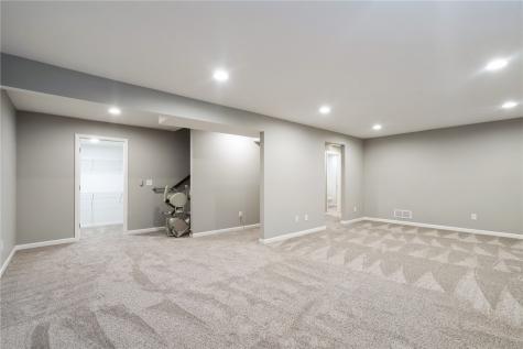 519 Stone Hedge Drive NW Cedar Rapids IA 52405
