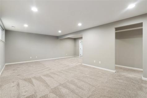 519 Stone Hedge Drive NW Cedar Rapids IA 52405