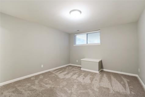 519 Stone Hedge Drive NW Cedar Rapids IA 52405
