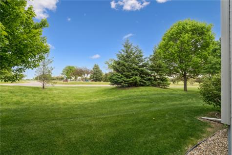 519 Stone Hedge Drive NW Cedar Rapids IA 52405