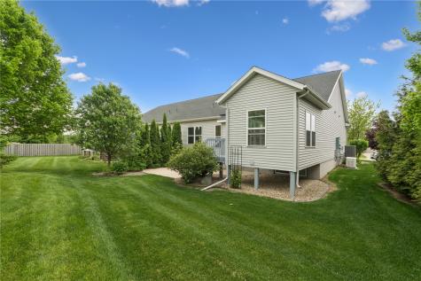 519 Stone Hedge Drive NW Cedar Rapids IA 52405