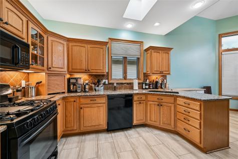 633 Tiffany Drive NE Cedar Rapids IA 52402