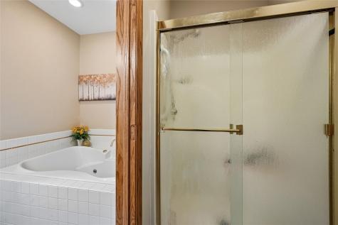 633 Tiffany Drive NE Cedar Rapids IA 52402