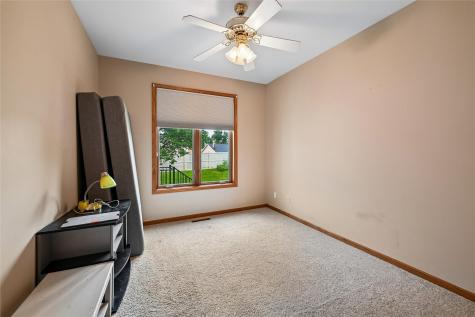 633 Tiffany Drive NE Cedar Rapids IA 52402