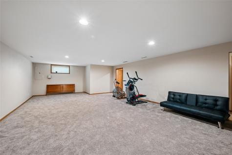 633 Tiffany Drive NE Cedar Rapids IA 52402