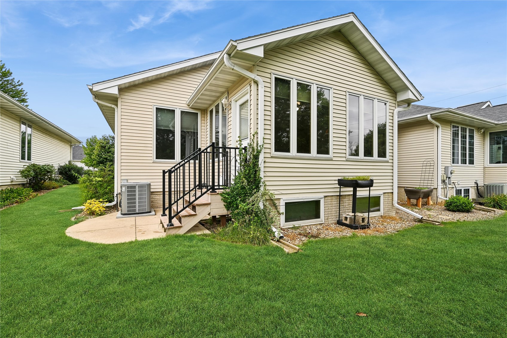 633 Tiffany Drive NE Cedar Rapids IA 52402