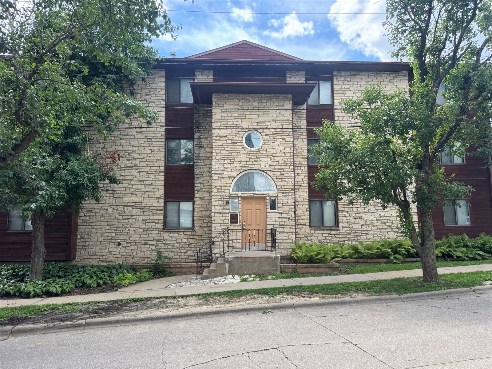 25 Lincoln Avenue Iowa City IA 52246
